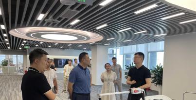四川省经信厅李强总工程师一行光临华西医疗机械人钻研院调查调研